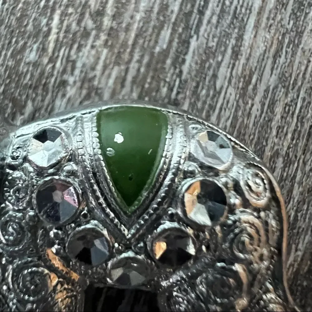 Vintage Elephant Small Mini Pin Silver Tone with Jade Colored Stone